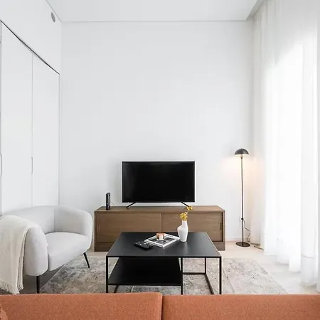 アパート 2-bedroom With Private Garden *
