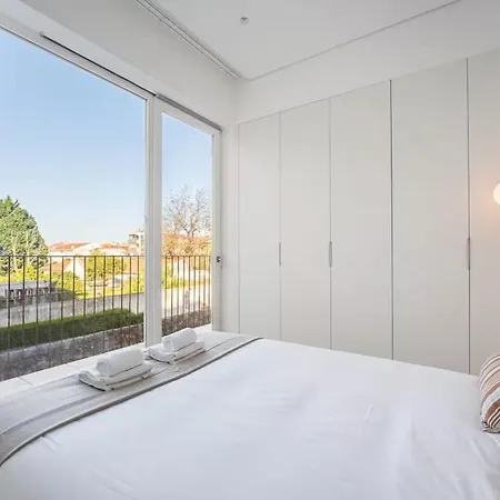 2-bedroom With Private Garden アパート ポルト