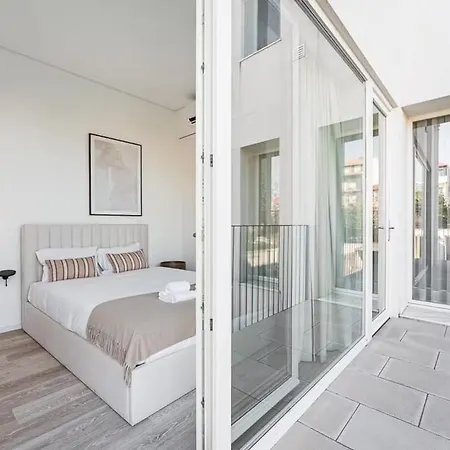 アパート 2-bedroom With Private Garden ポルト