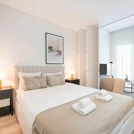 2-bedroom With Private Garden *