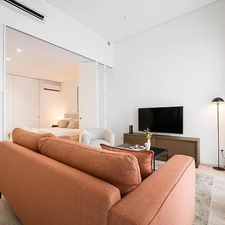 2-bedroom With Private Garden アパート