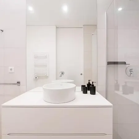 2-bedroom With Private Garden *